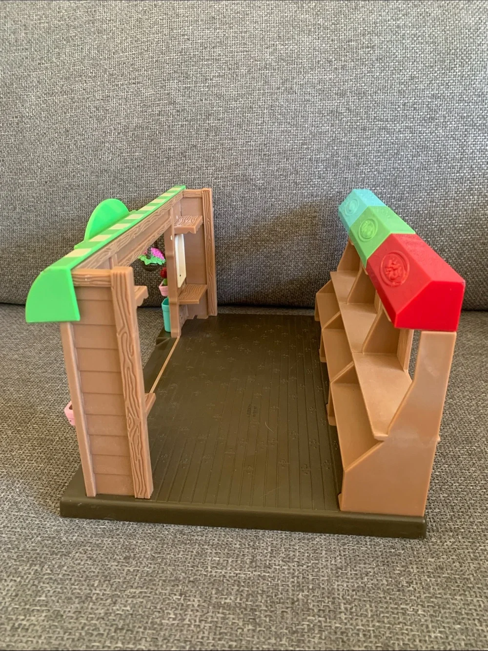 Li’l Woodzeez Farmers Market Store Playset with a few accessories